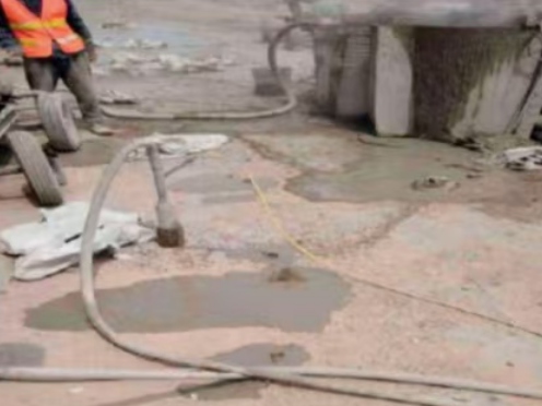 彭泽水泥混凝土路面板底注浆技术 路面脱空注浆整治方案